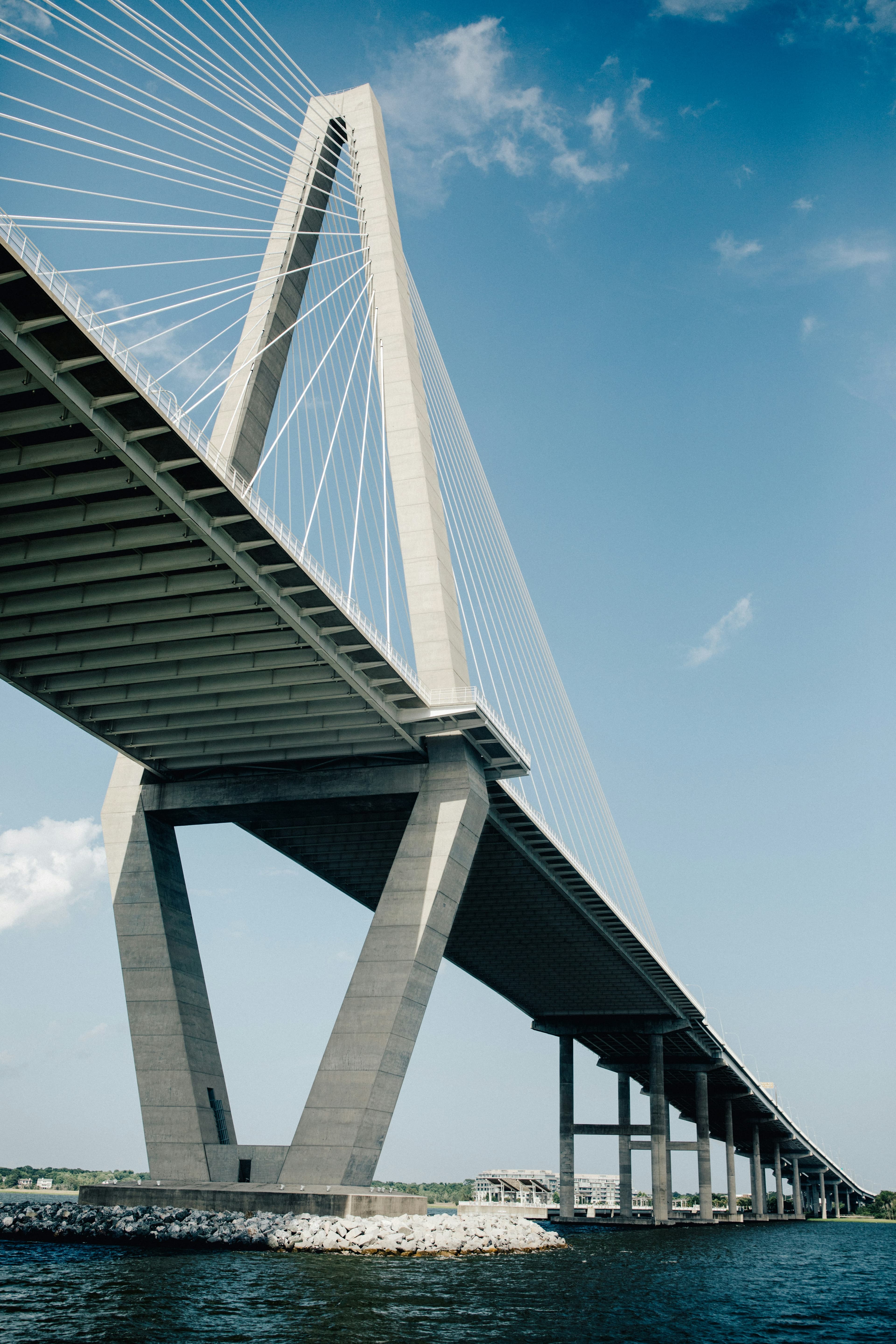 Pont de Cocody : retour sur dix mois d'ingénierie en milieu lagunaire.